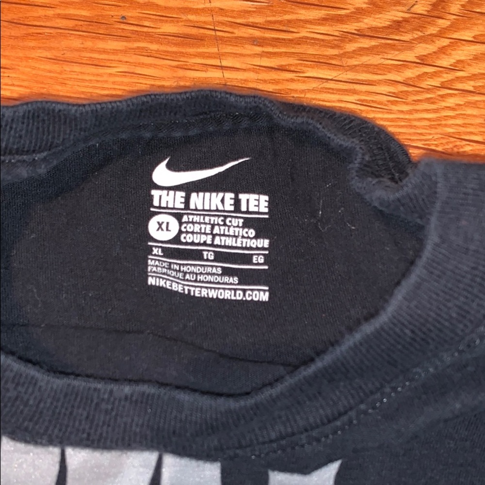 Nike tee - Picture 2 of 2